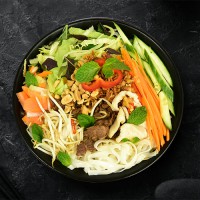 Phở Trộn - Míchané nudle s Omačkou